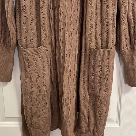 EXPRESS DUSTER/CARDIGAN WITH 2 POCKETS AND BELT NEVER WORN - Picture 2 of 3